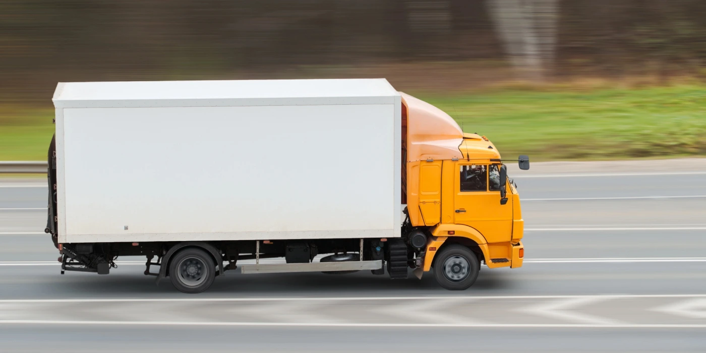 how-route-optimization-reduces-holiday-delivery-delays Delivery truck with Bringoz route optimization