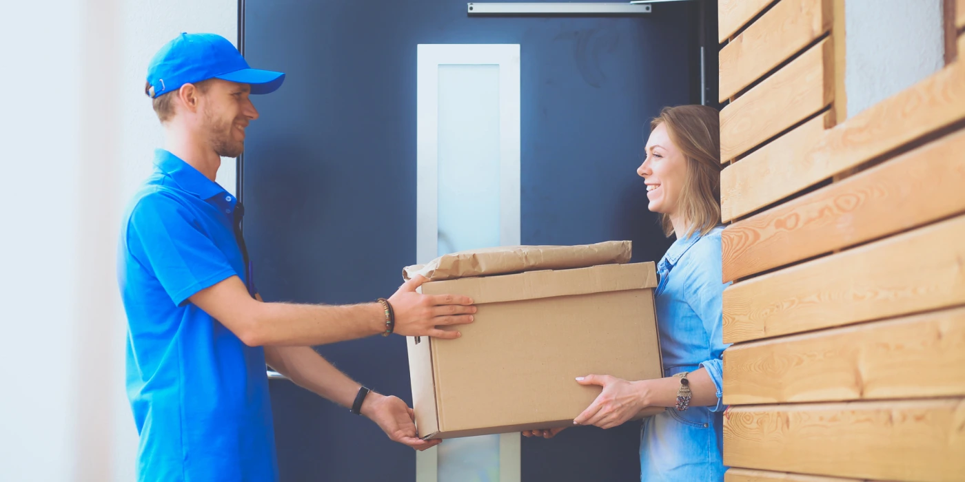the-roi-of-delivery-management-software-1 Courier completing a delivery, showing how delivery-management software improves efficiency and reduces costs.